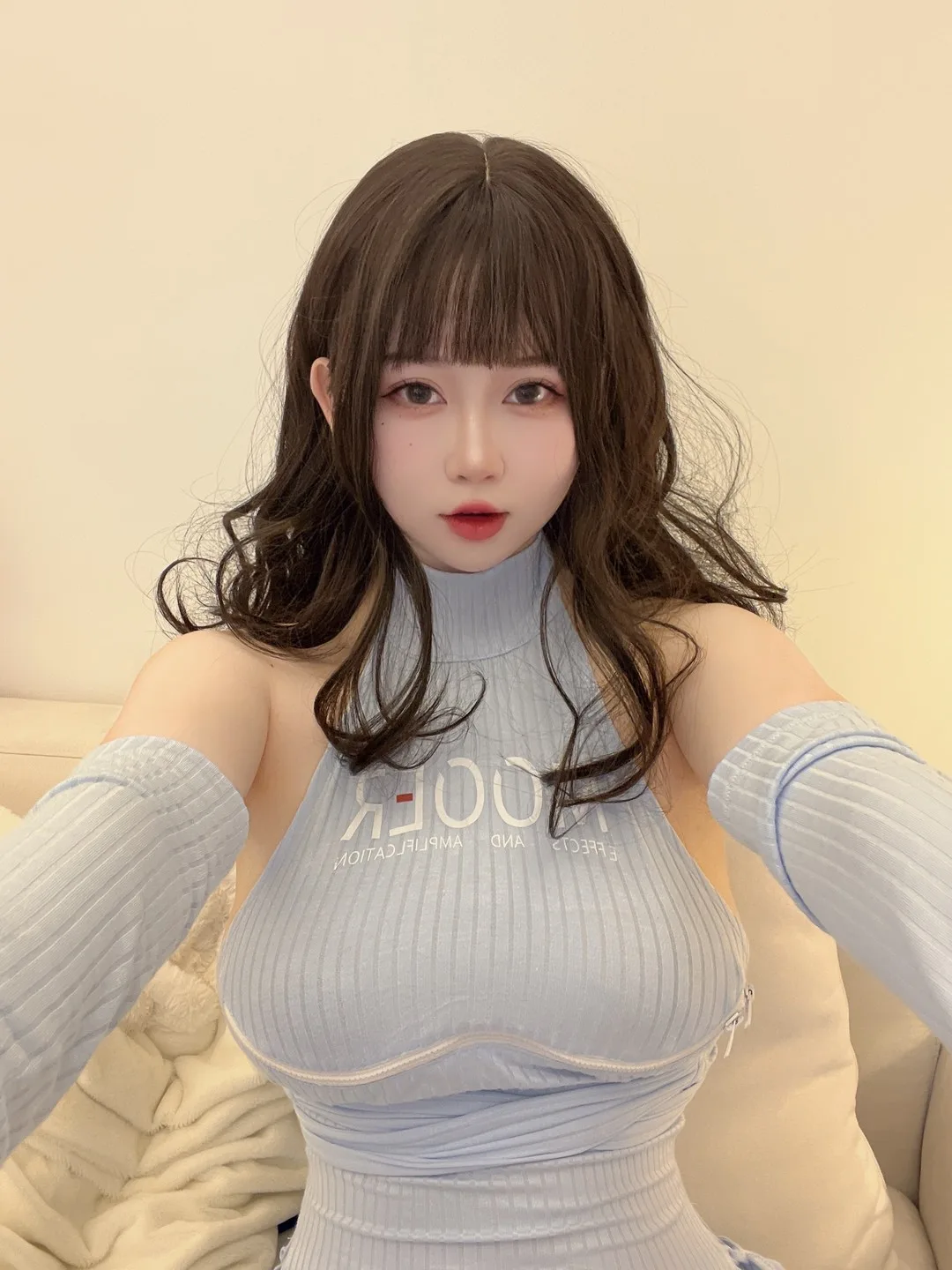 是依酱吖 cos 依依超级懒最新写真照片合集下载[持续更新]
