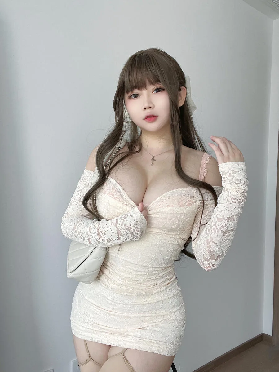 是依酱吖 cos 依依超级懒最新写真照片合集下载[持续更新]