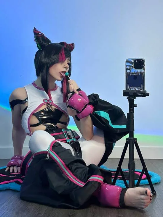 美女推主COS《光环》科塔娜：这服化道太还原了！