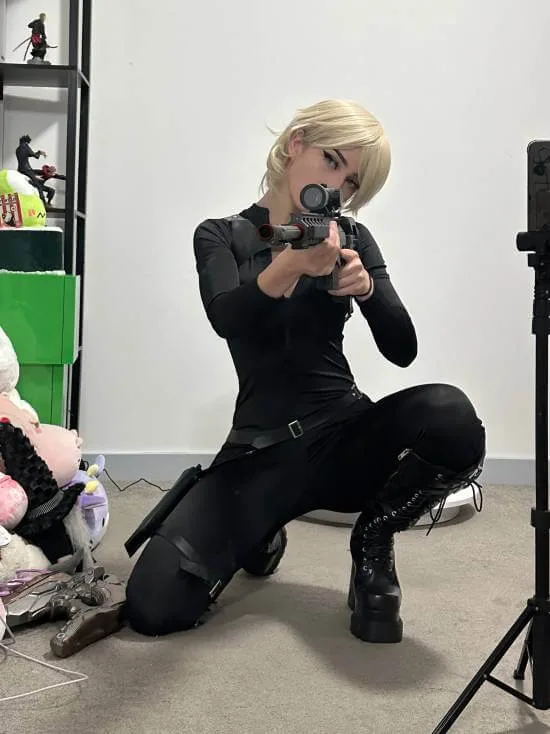 美女推主COS《光环》科塔娜：这服化道太还原了！