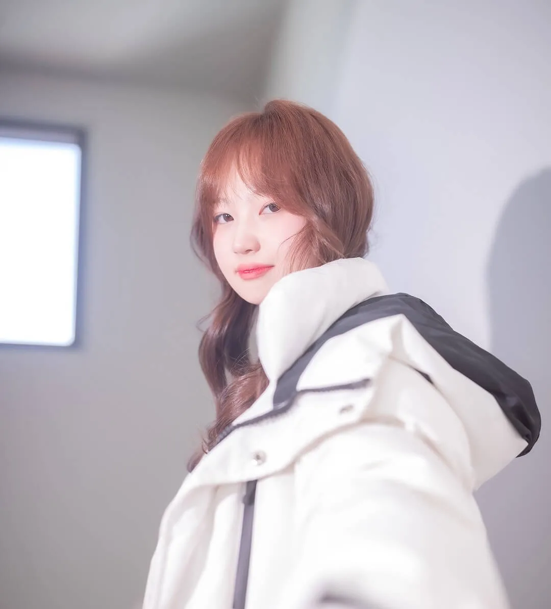 Sia（시아）个人简介｜高级性感身材线条与棚拍光影写真风格解析