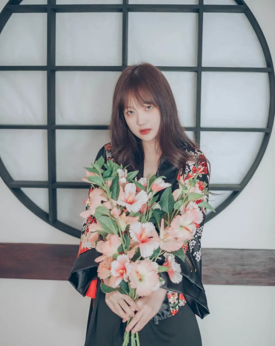 Sia（시아）个人简介｜高级性感身材线条与棚拍光影写真风格解析