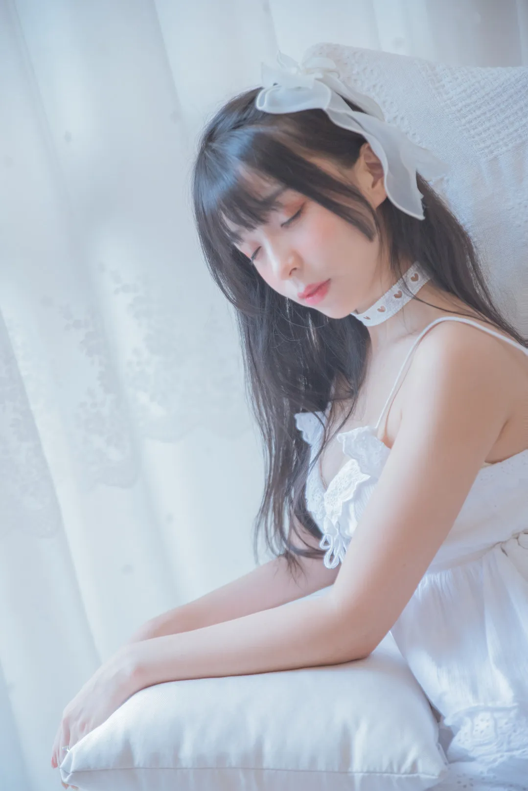 特软儿 Sona 写真合集｜巫女×腥月女仆×睡裙三风格解析