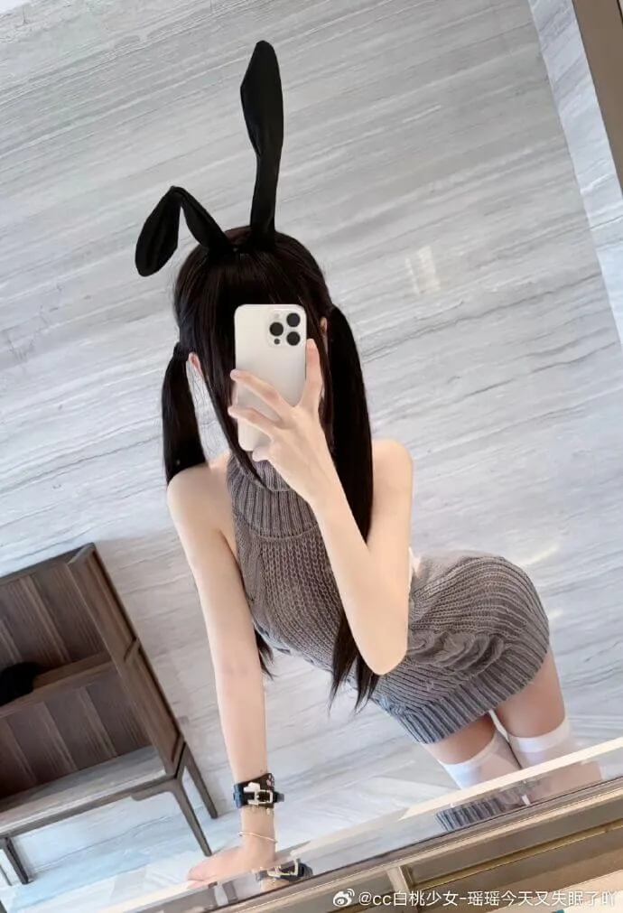 瑶瑶今天又失眠了（cc白桃少女）写真合集与作品风格解析
