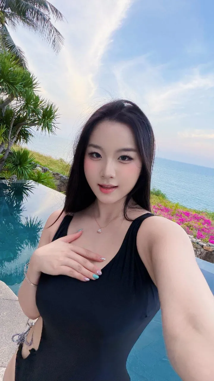 雅思把我杀了写真与内容风格解析｜健身美学与生活方式