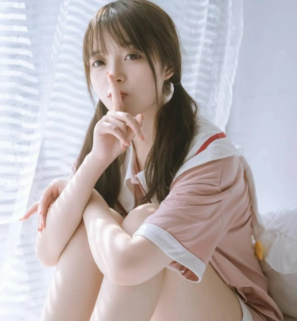 草莓味的奈奈兔写真与COS作品解析｜甜美少女风格合集