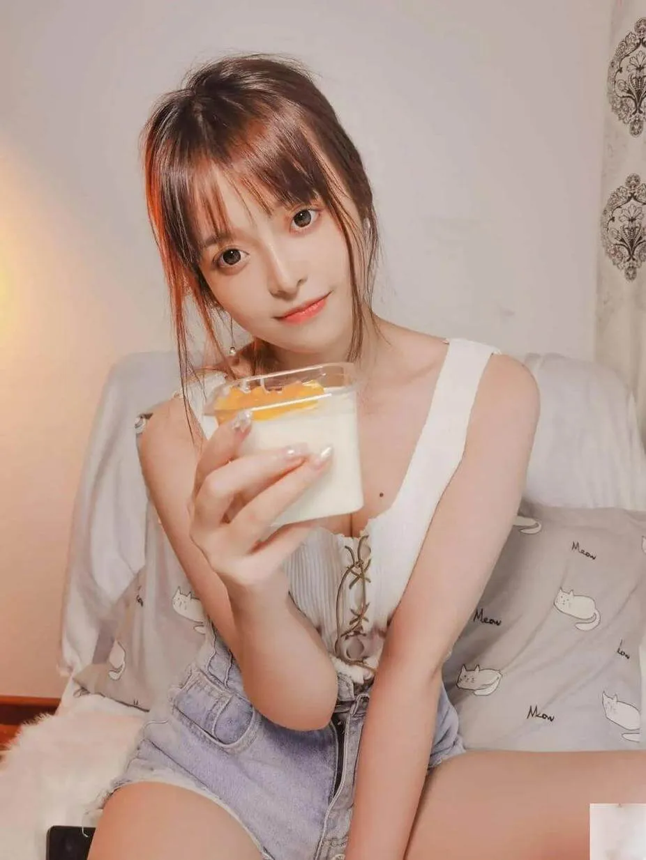 草莓味的奈奈兔写真与COS作品解析｜甜美少女风格合集