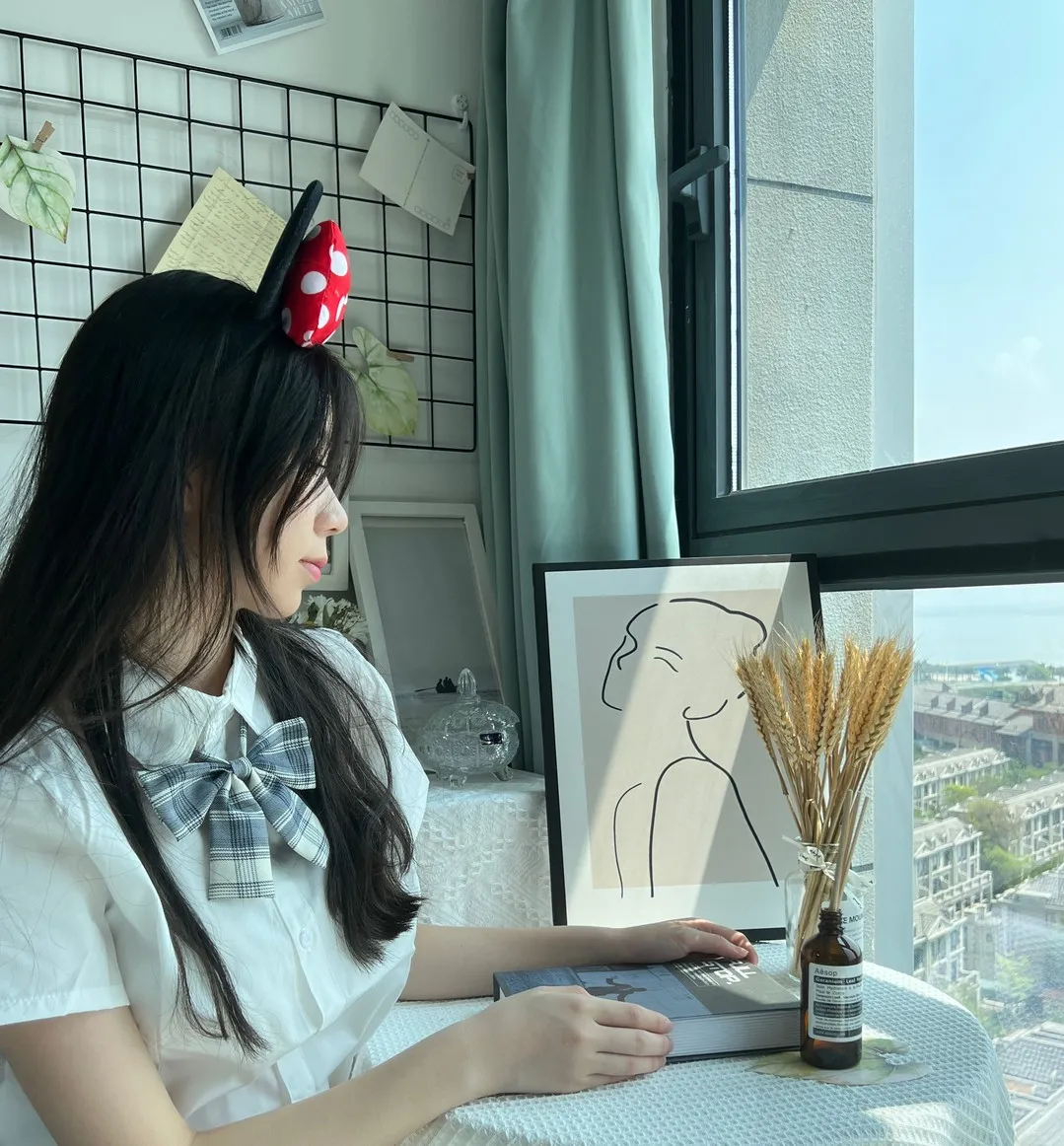觅芙少女写真合集｜窗边日常清新风与校服氛围图赏