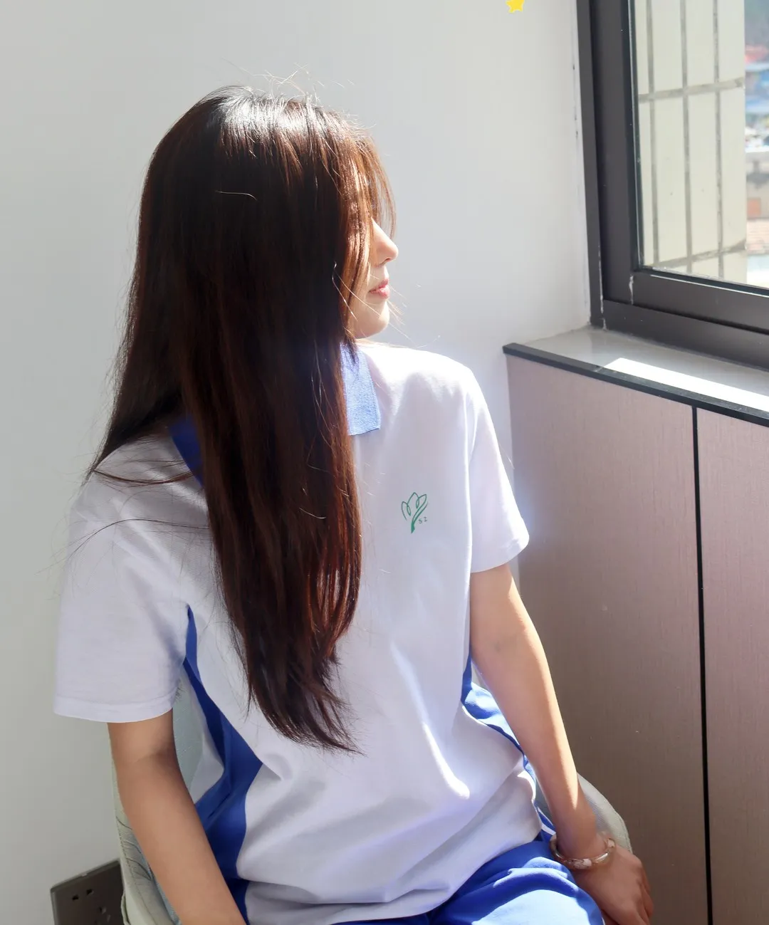 觅芙少女写真合集｜窗边日常清新风与校服氛围图赏