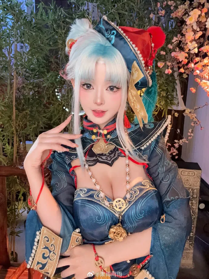 肃雨雨雨Cosplay写真与角色扮演风格解析｜多样化造型展示