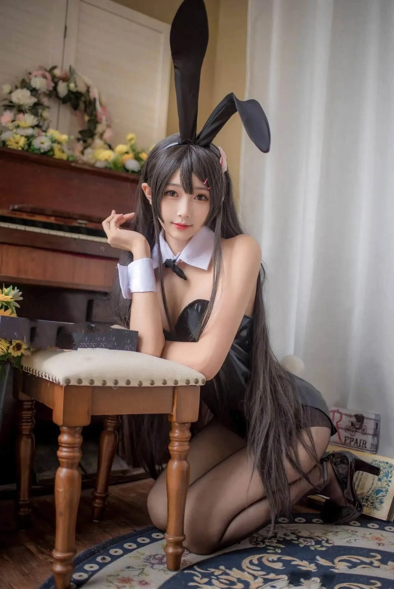 鱼子酱不能睡懒觉写真合集｜人气coser兔女郎主题摄影解析