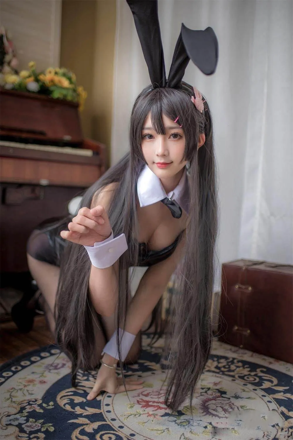 鱼子酱不能睡懒觉写真合集｜人气coser兔女郎主题摄影解析