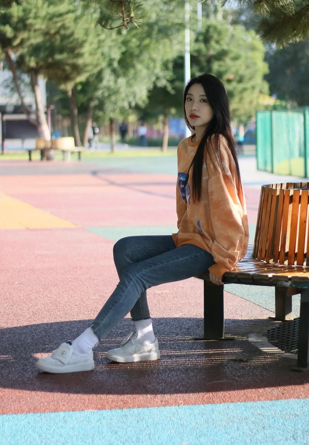 织梦映像写真图集｜都市通勤、户外自然与极简棚拍风格解析